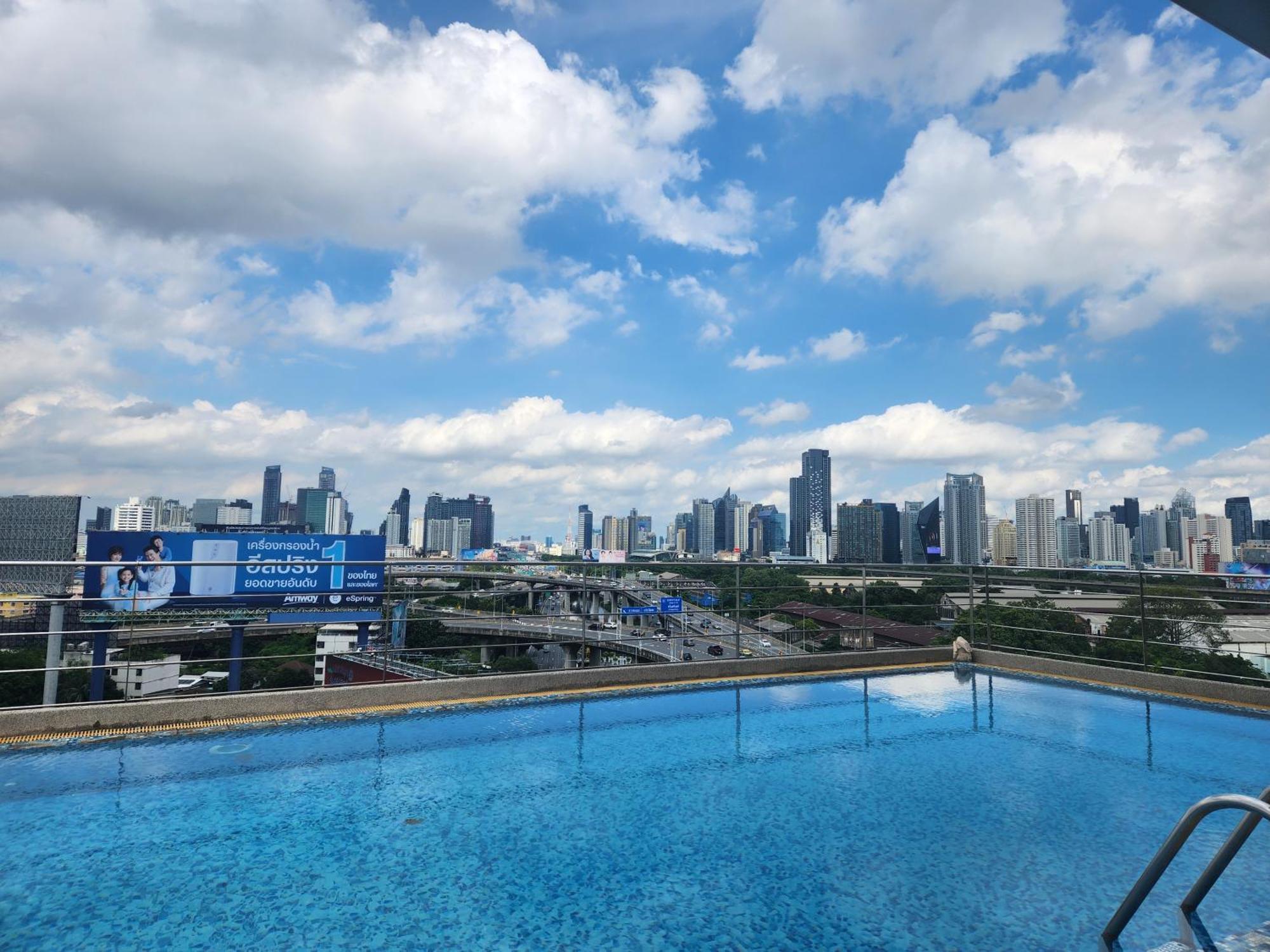 Interchange Tower Serviced Apartment - Sha Extra Plus Bangkok Exterior foto